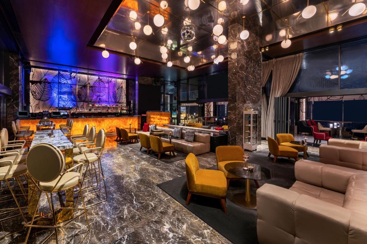 Grand Plaza Moevenpick Dubai Exterior foto The interior of the bar