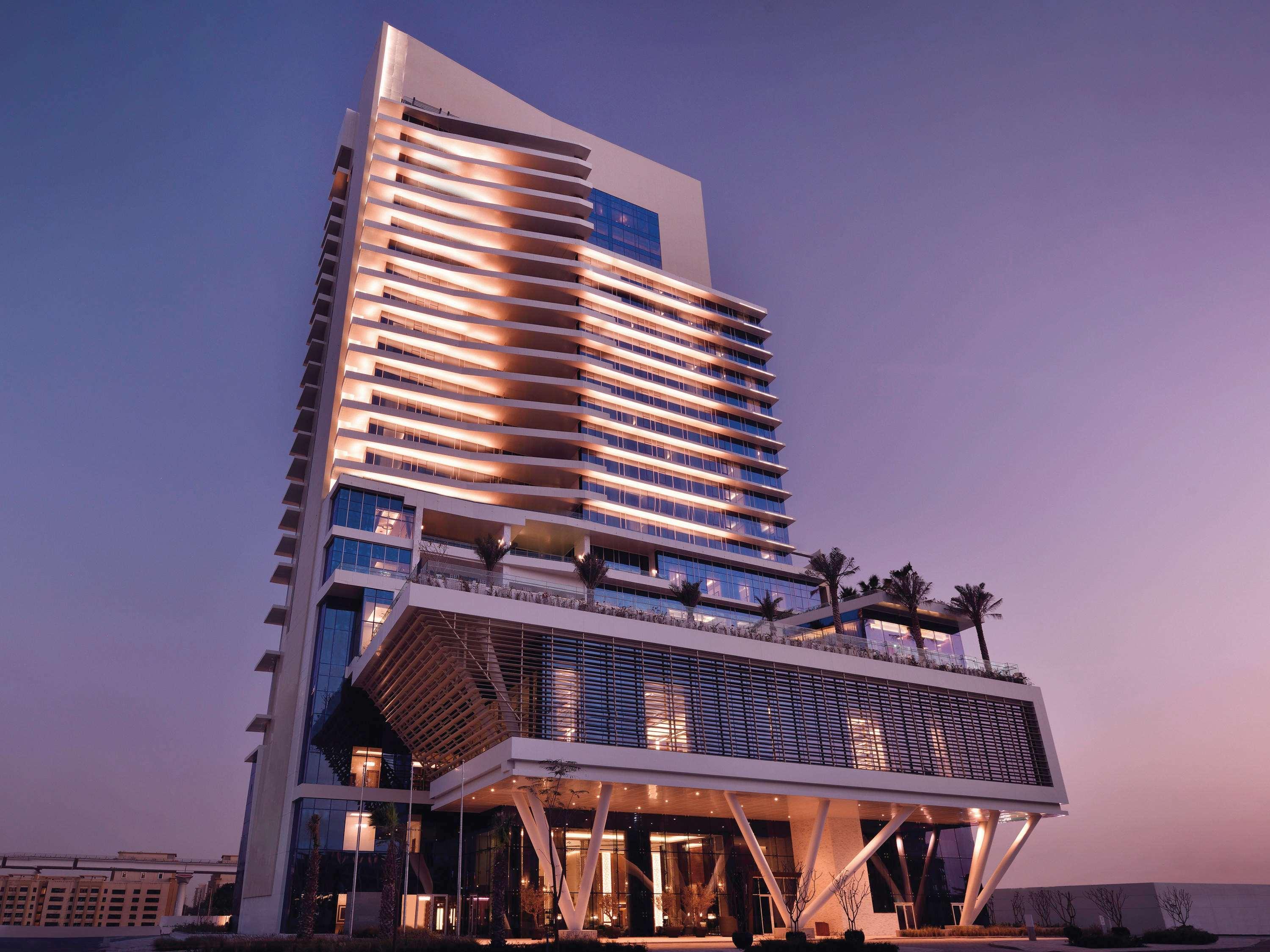 Grand Plaza Moevenpick Dubai Exterior foto The hotel at night